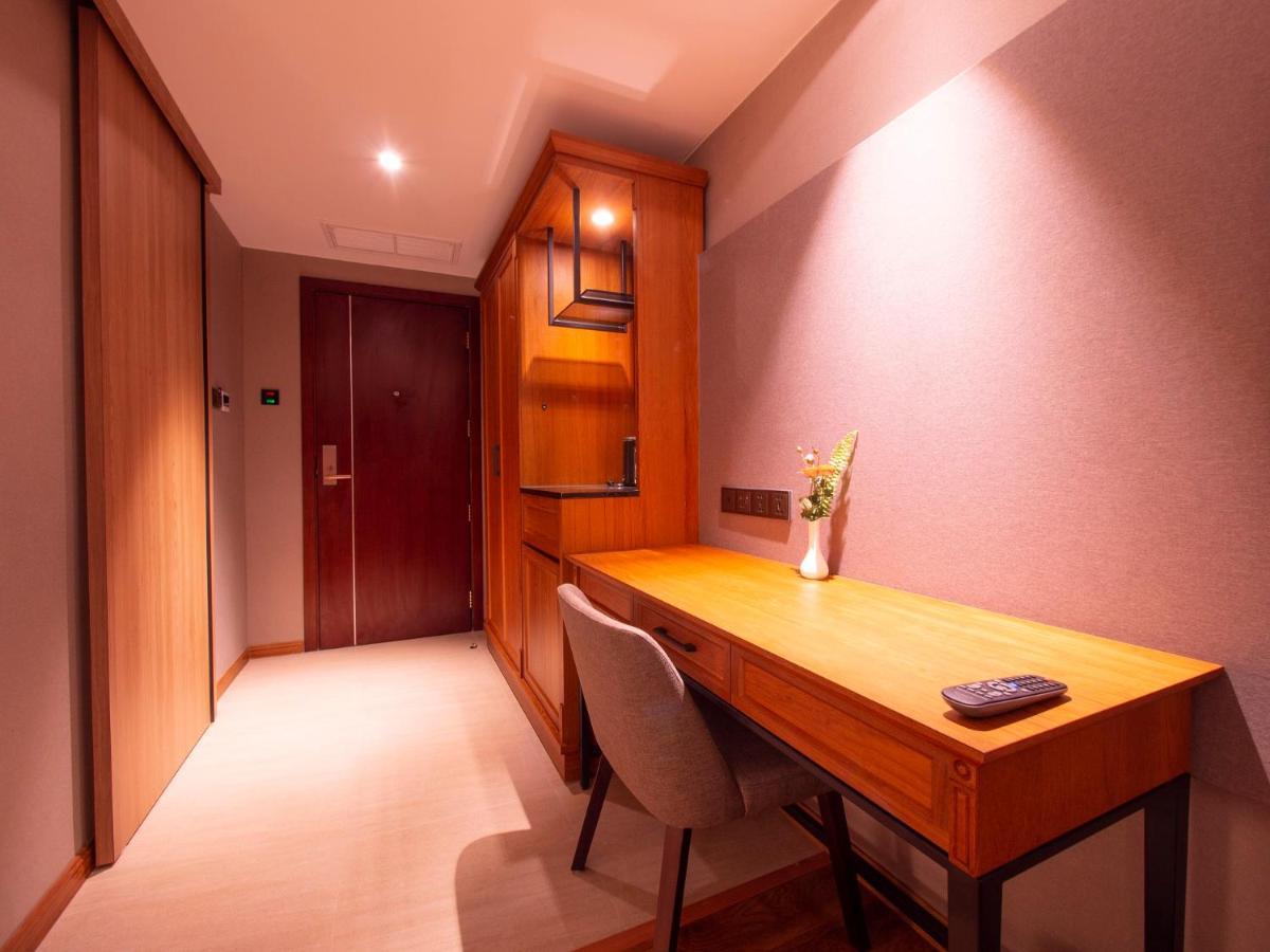 Prince Hotel Янгон Екстериор снимка