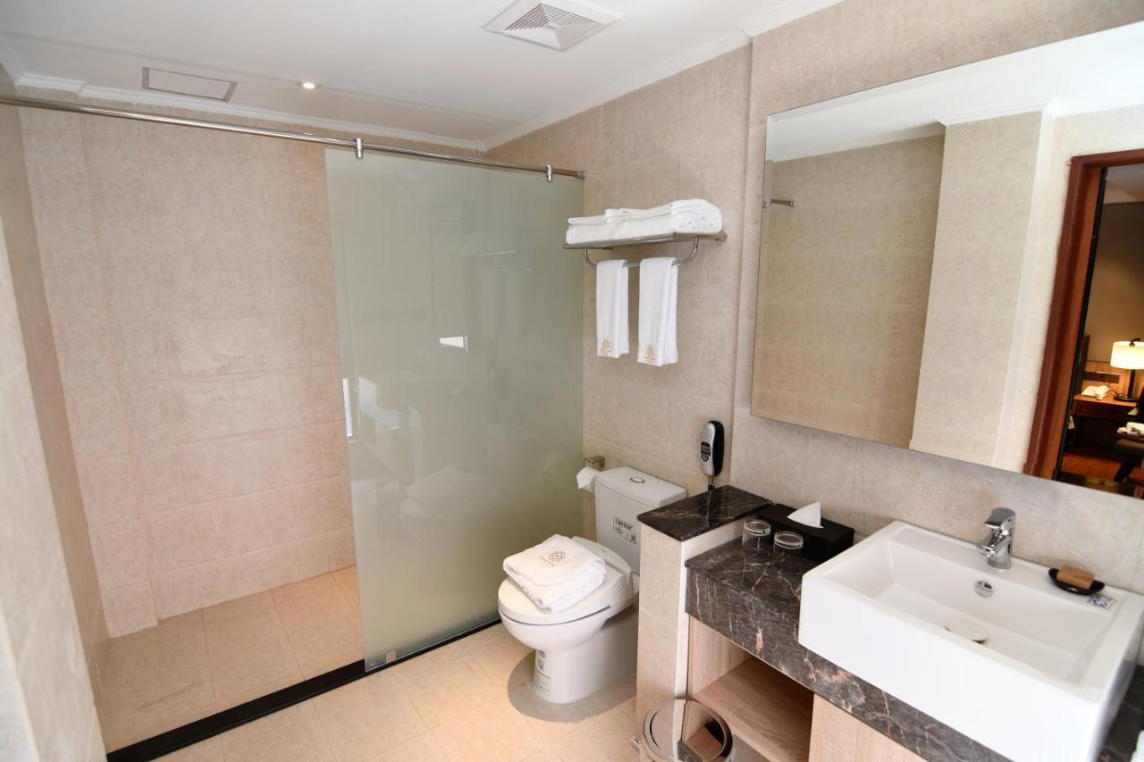 Prince Hotel Янгон Екстериор снимка