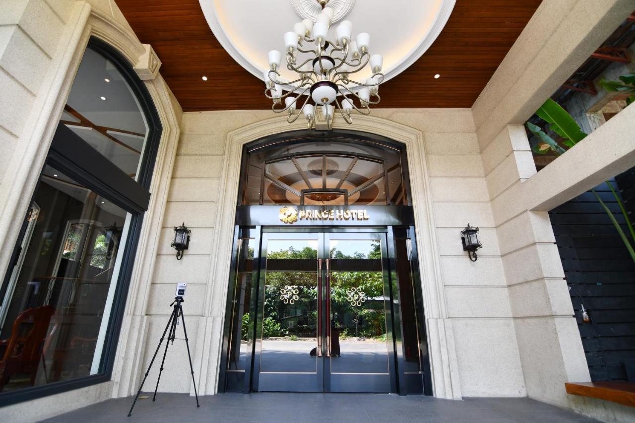 Prince Hotel Янгон Екстериор снимка