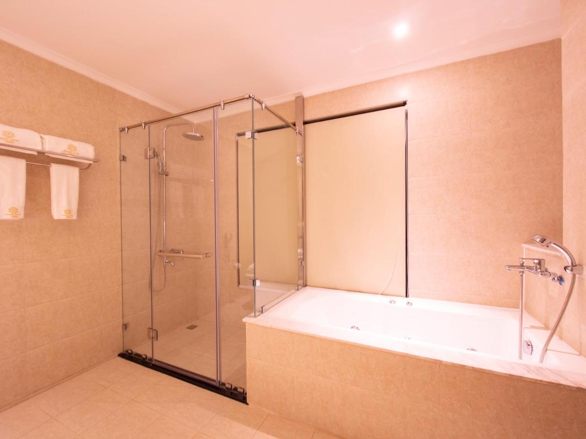 Prince Hotel Янгон Екстериор снимка