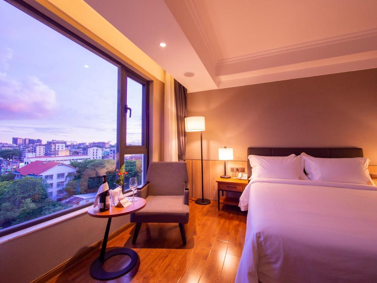 Prince Hotel Янгон Екстериор снимка