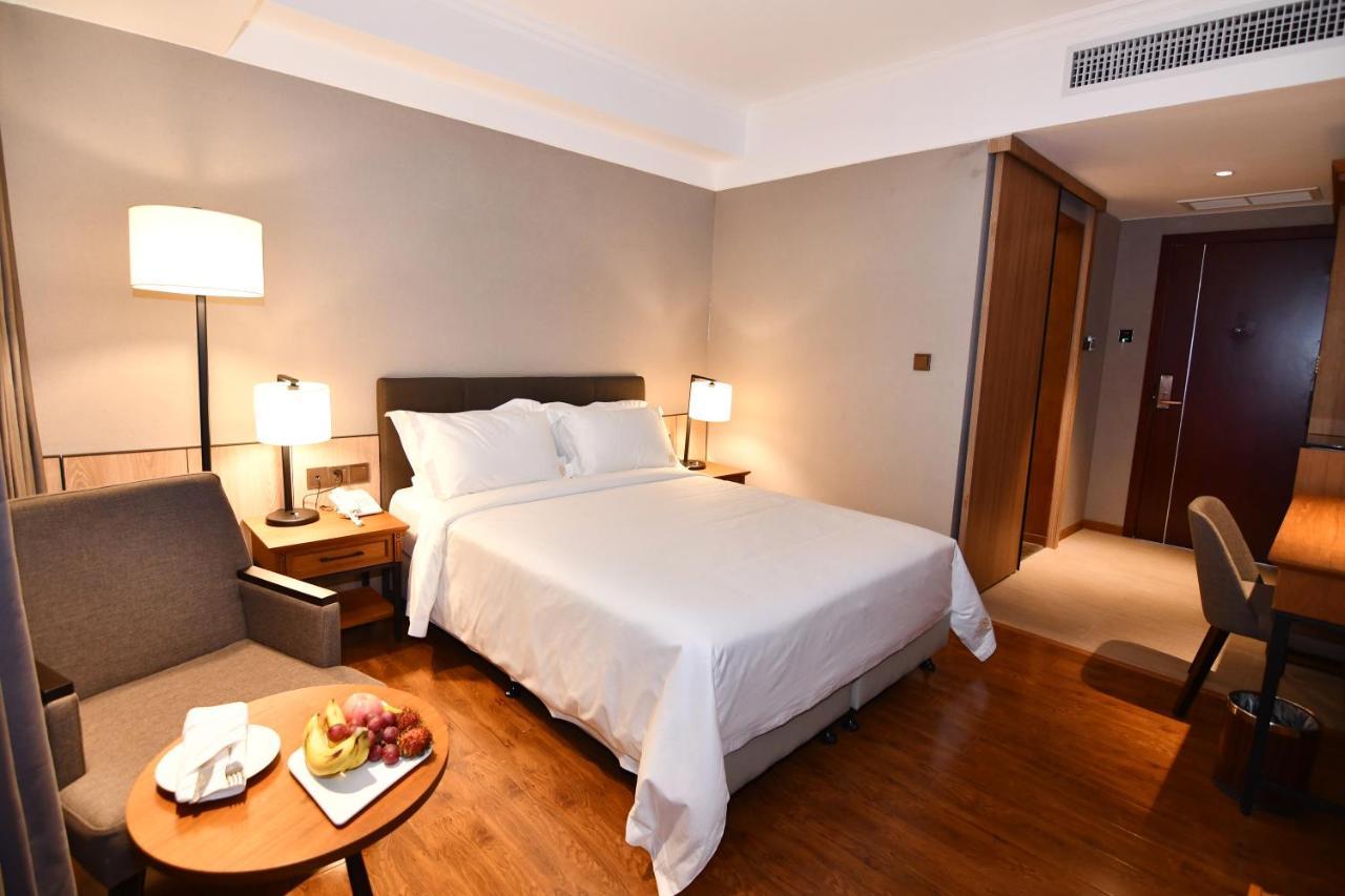 Prince Hotel Янгон Екстериор снимка