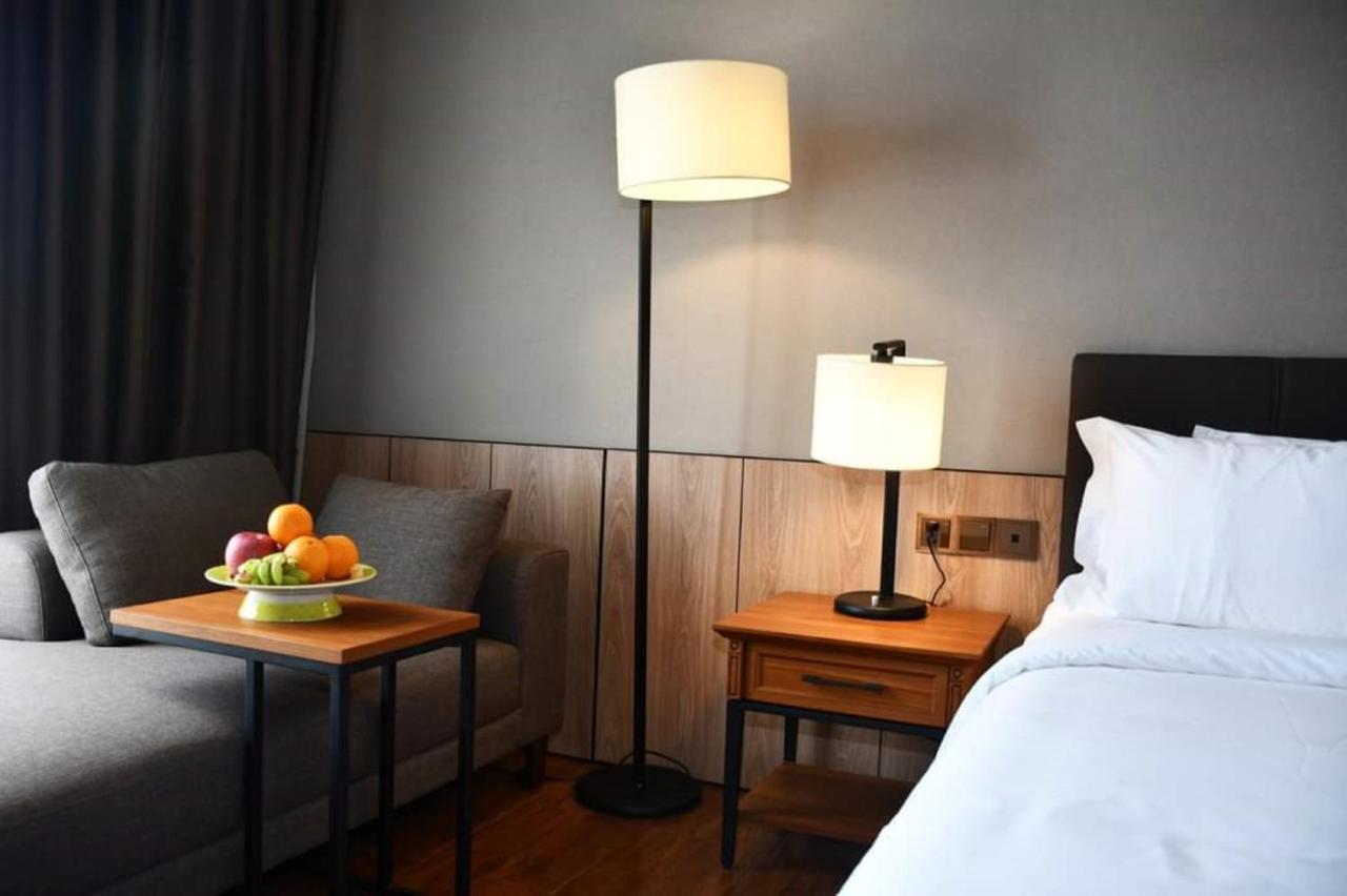Prince Hotel Янгон Екстериор снимка