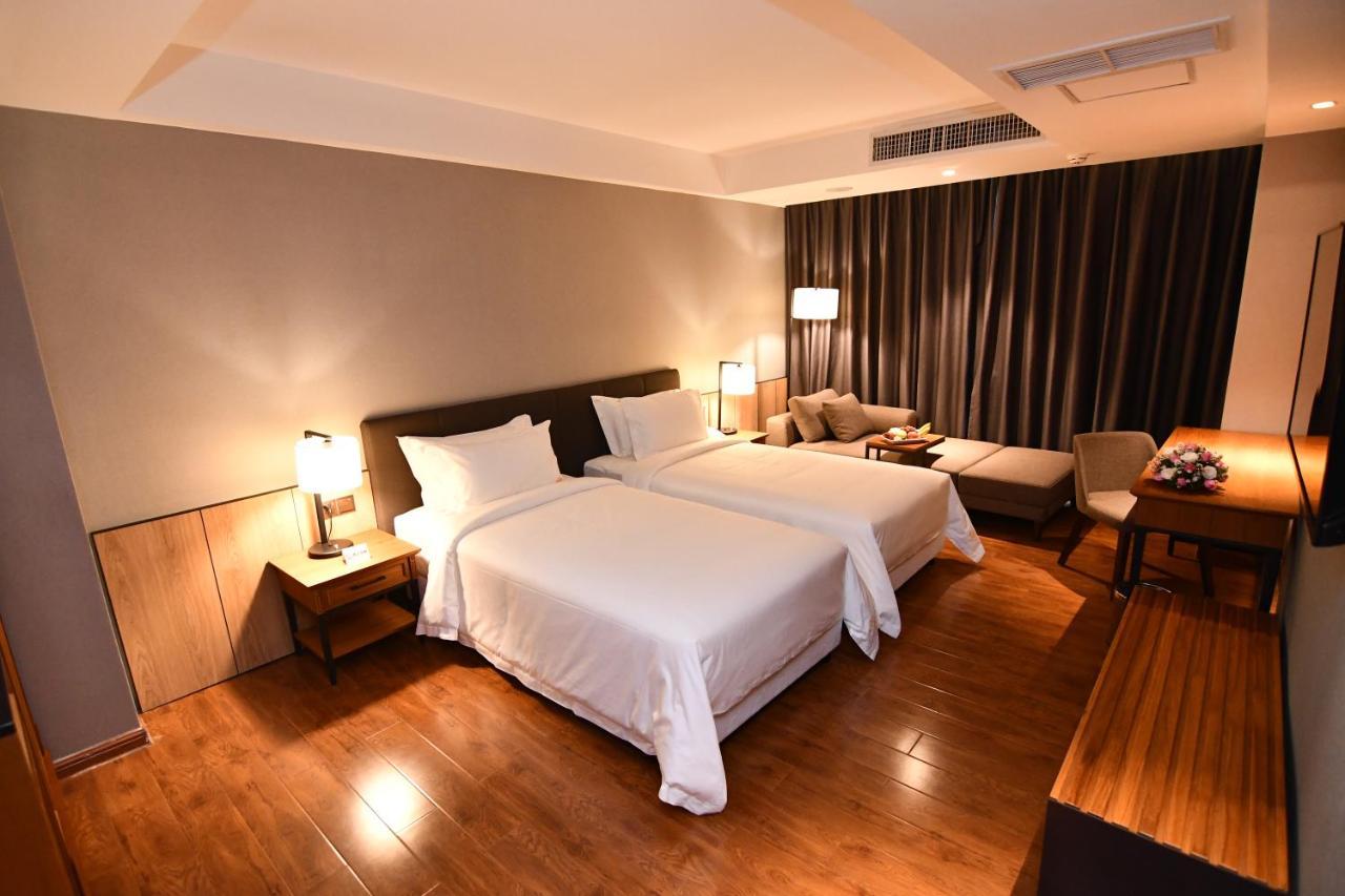 Prince Hotel Янгон Екстериор снимка