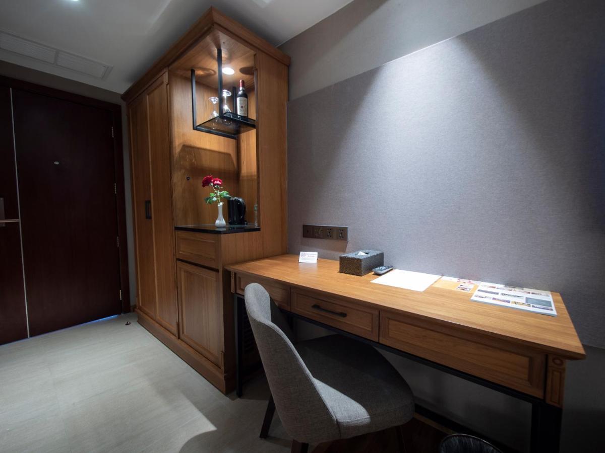 Prince Hotel Янгон Екстериор снимка