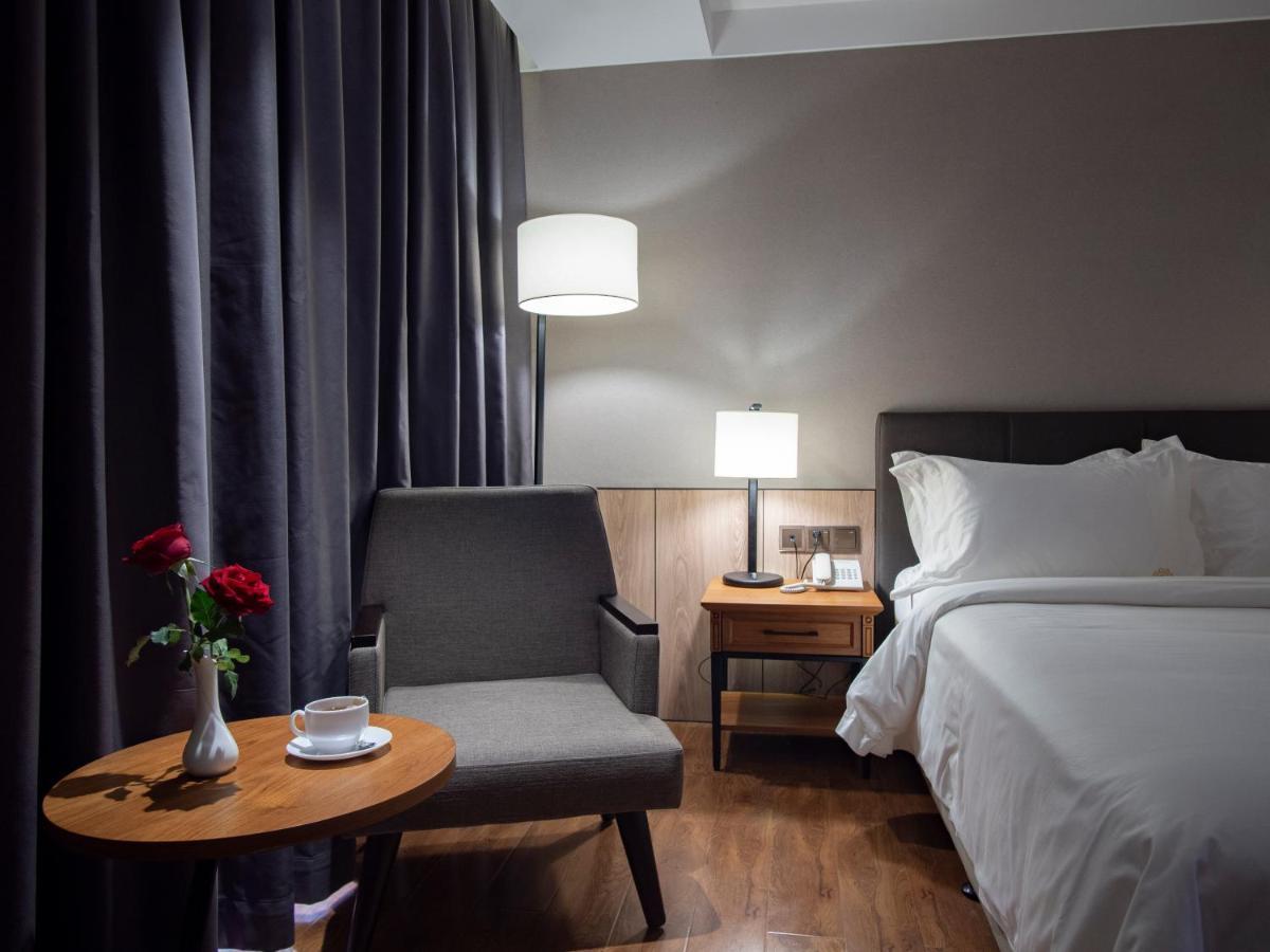 Prince Hotel Янгон Екстериор снимка