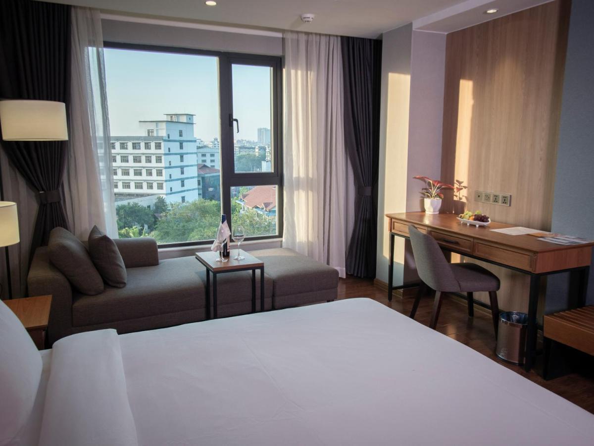 Prince Hotel Янгон Екстериор снимка