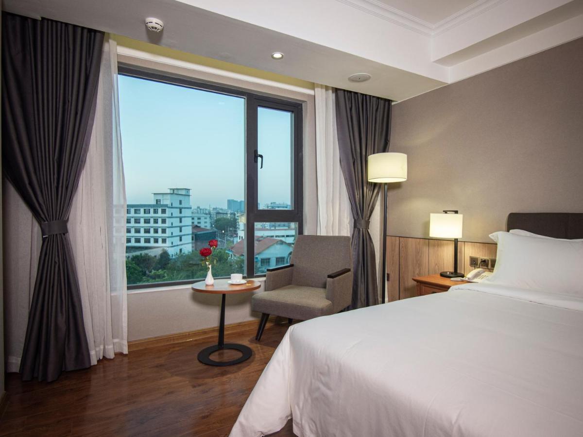 Prince Hotel Янгон Екстериор снимка