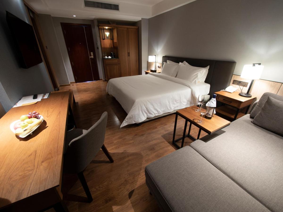 Prince Hotel Янгон Екстериор снимка