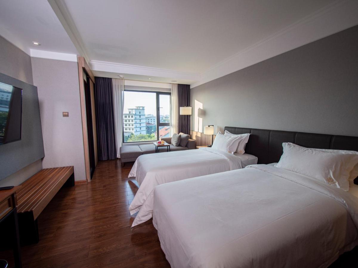Prince Hotel Янгон Екстериор снимка