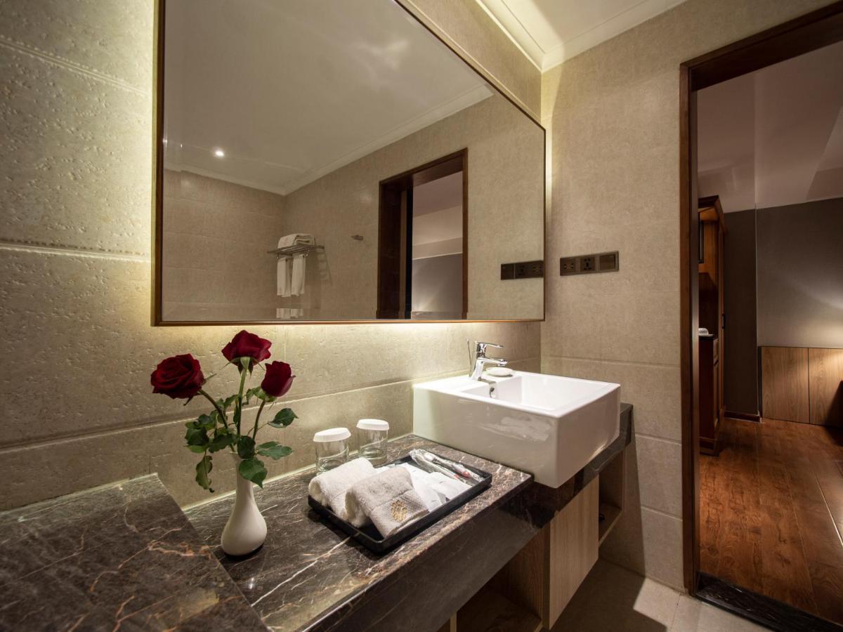 Prince Hotel Янгон Екстериор снимка